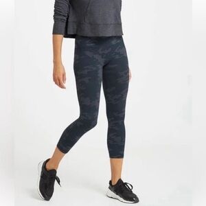 Spanx Seamless Leggings Slimming Fine Ribbed Ankle Length Gray Shades Camo Sz M